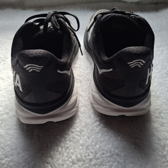 Hoka Clifton 9 Black and White - Women's Size 10 - Picture 7 of 16